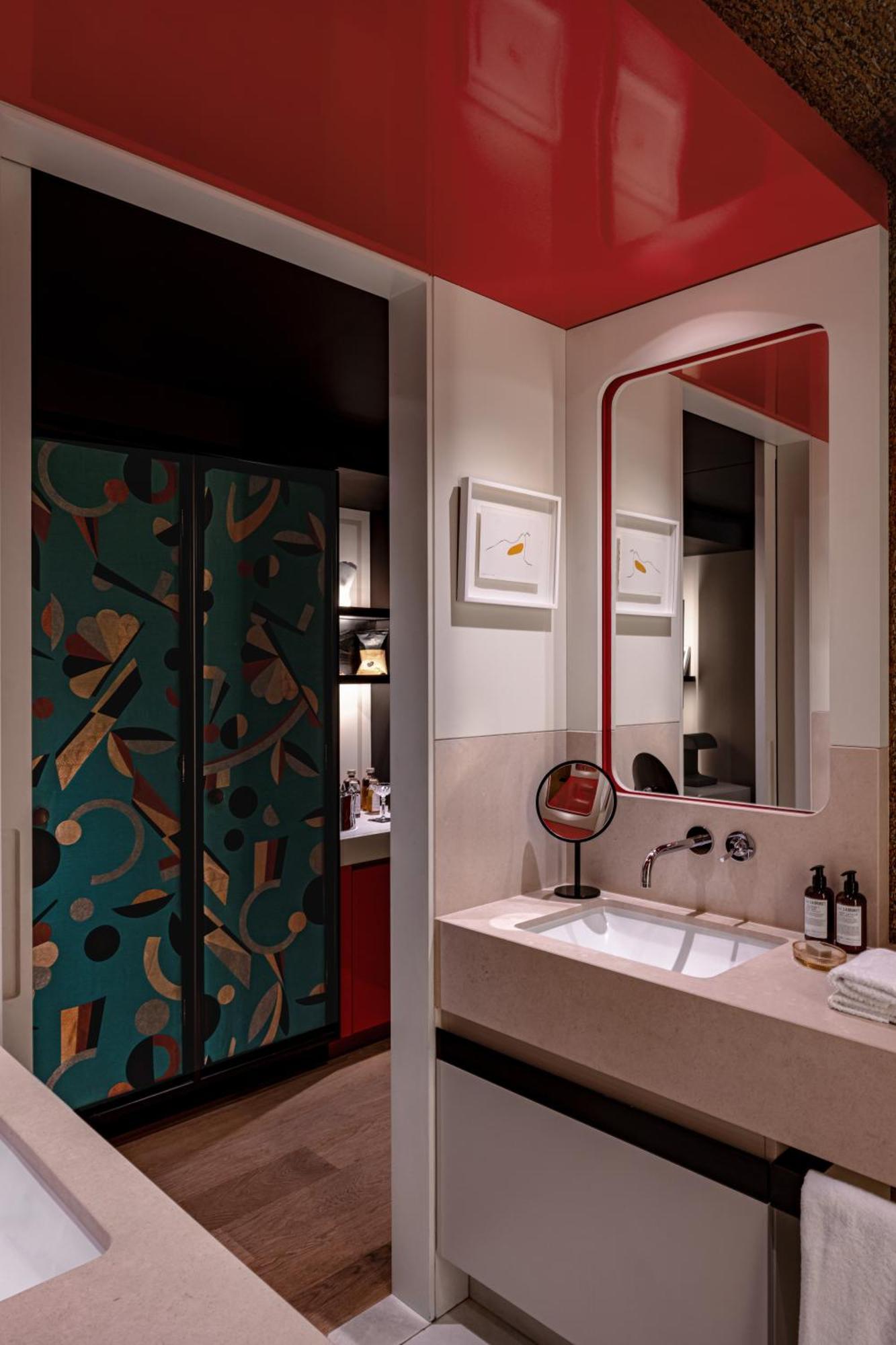 Experimental Marais Hotel